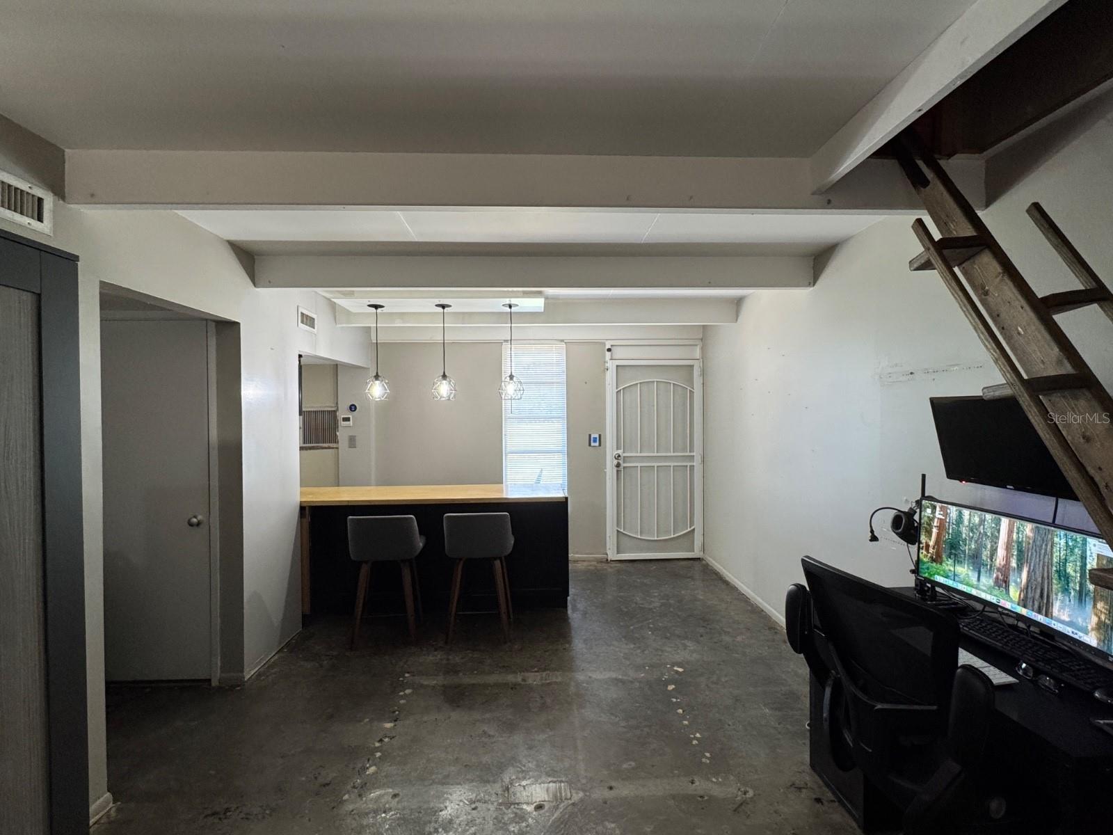 LAKESHORE CLUB - Residential