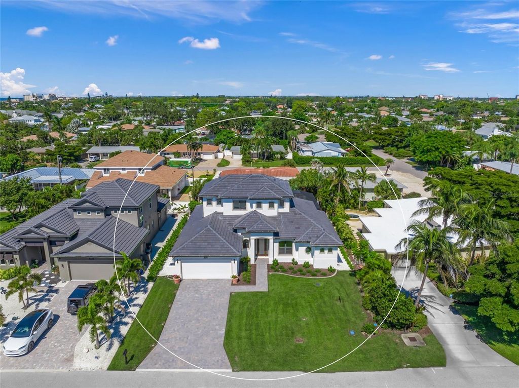 Photo of 504 Gulf Street, Venice, FL 34285 (MLS # A4668476)