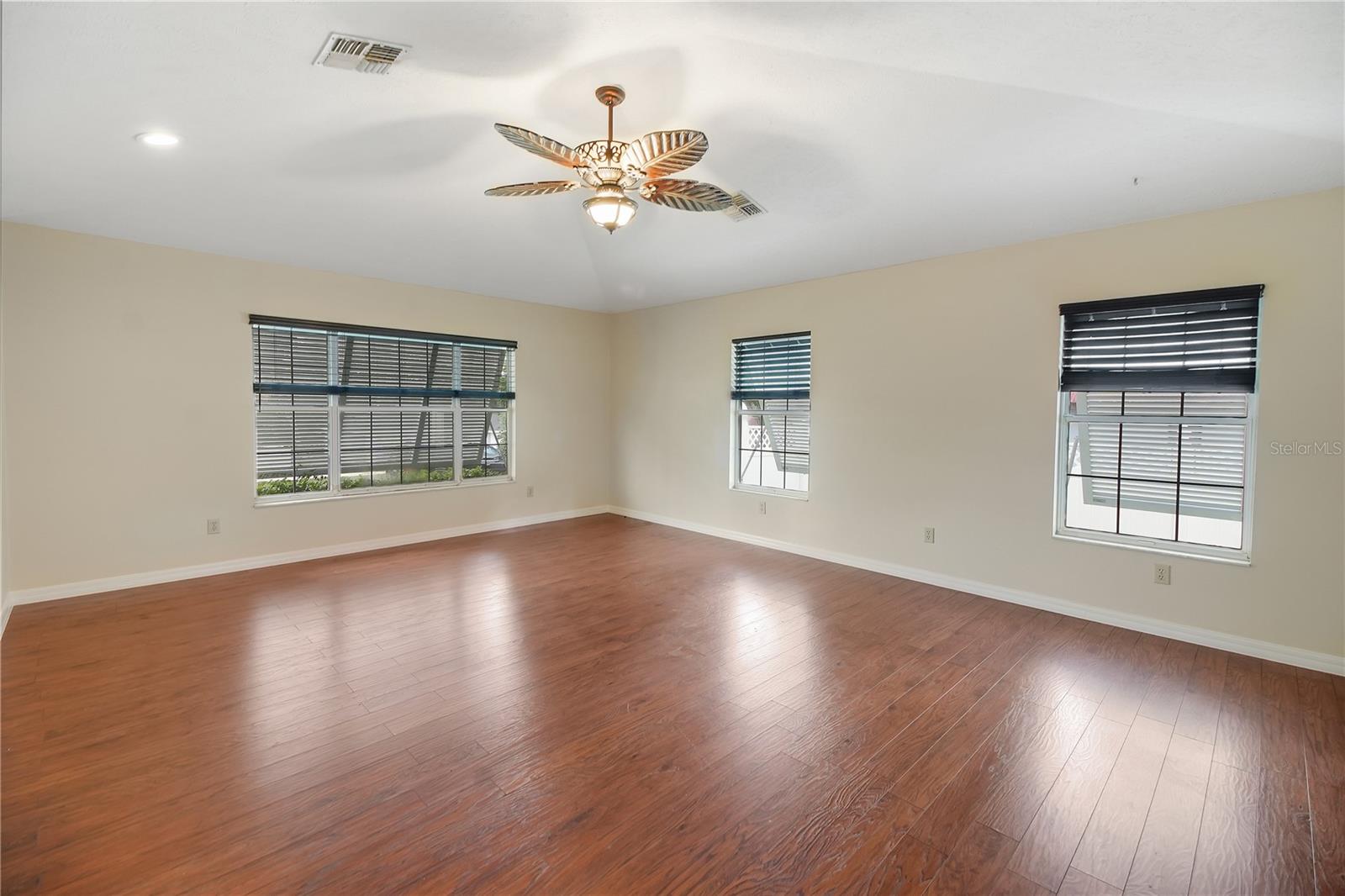 LADY LAKE BAGGETT ESTATES - Residential