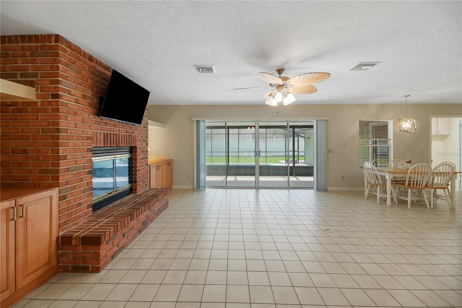LADY LAKE BAGGETT ESTATES - Residential