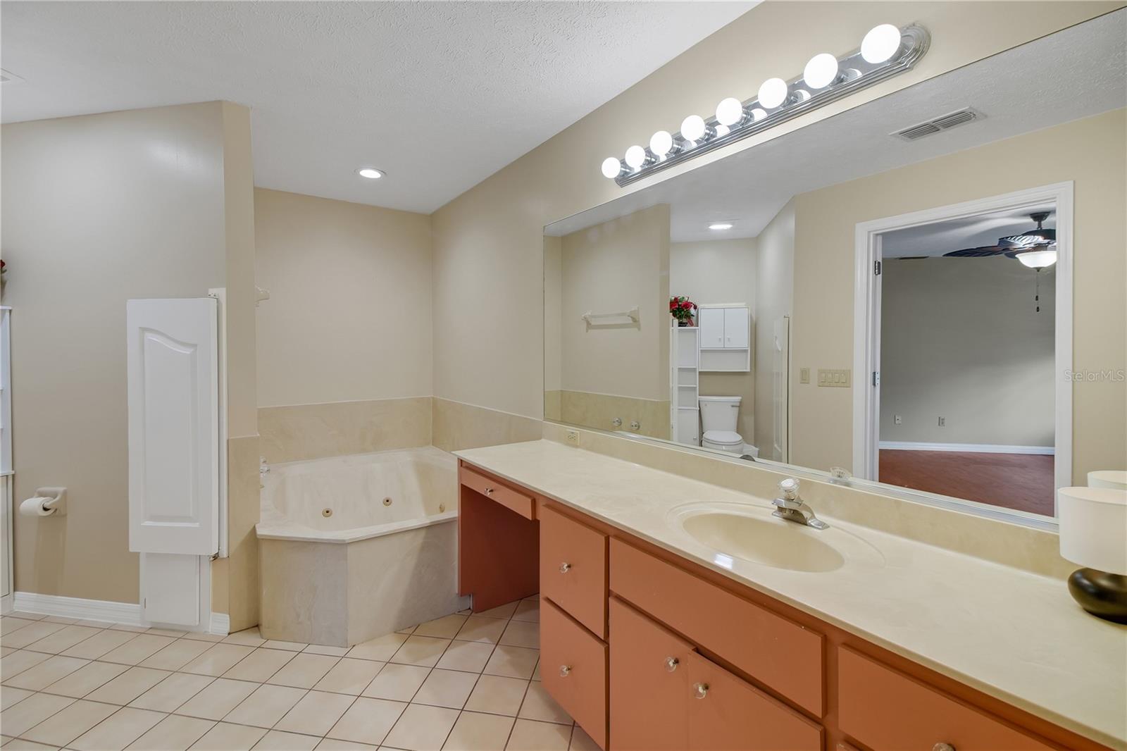 LADY LAKE BAGGETT ESTATES - Residential