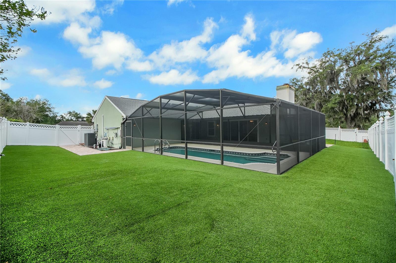 LADY LAKE BAGGETT ESTATES - Residential