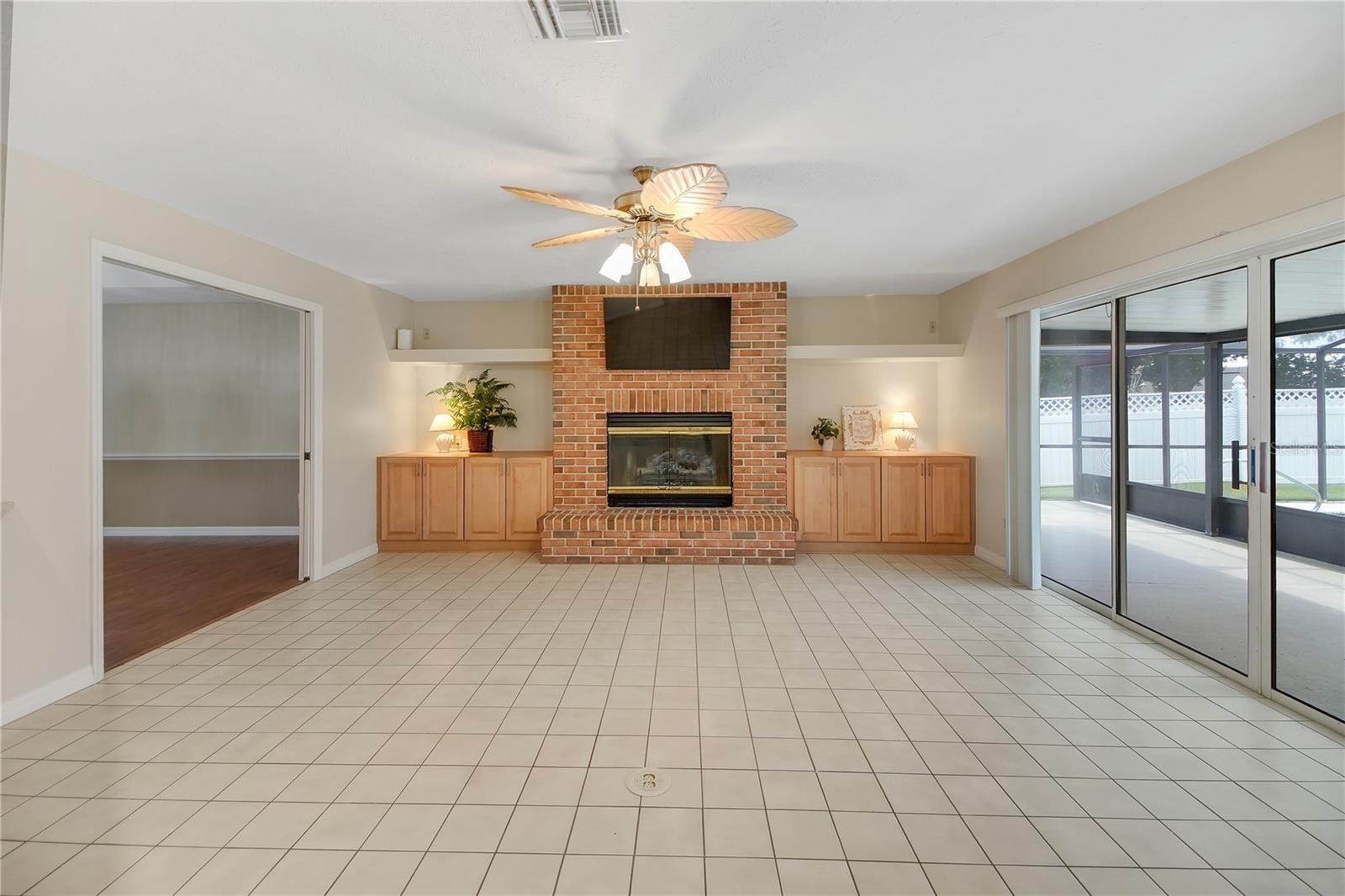 LADY LAKE BAGGETT ESTATES - Residential
