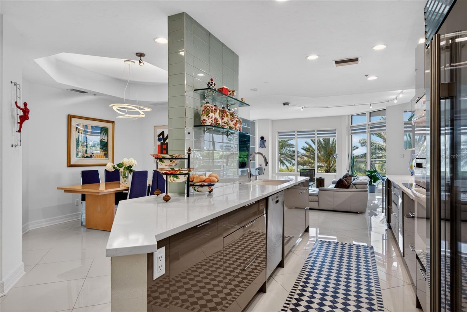 340 S PALM AVE 14