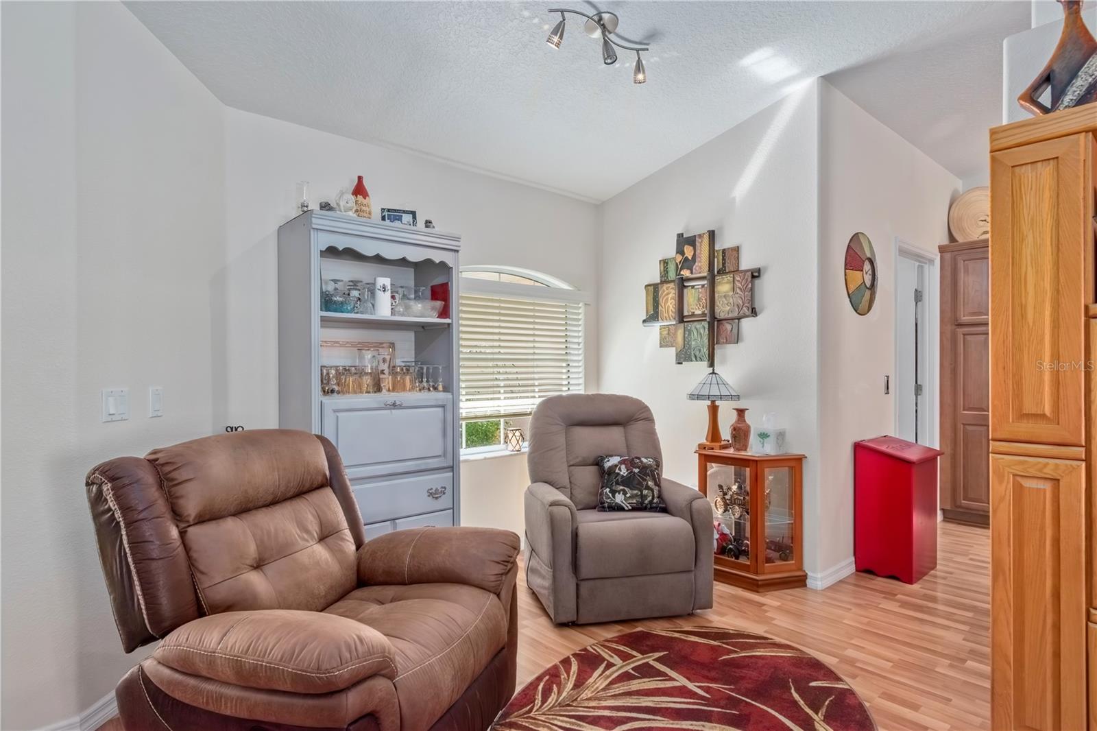 CRYSTAL MANOR - Residential