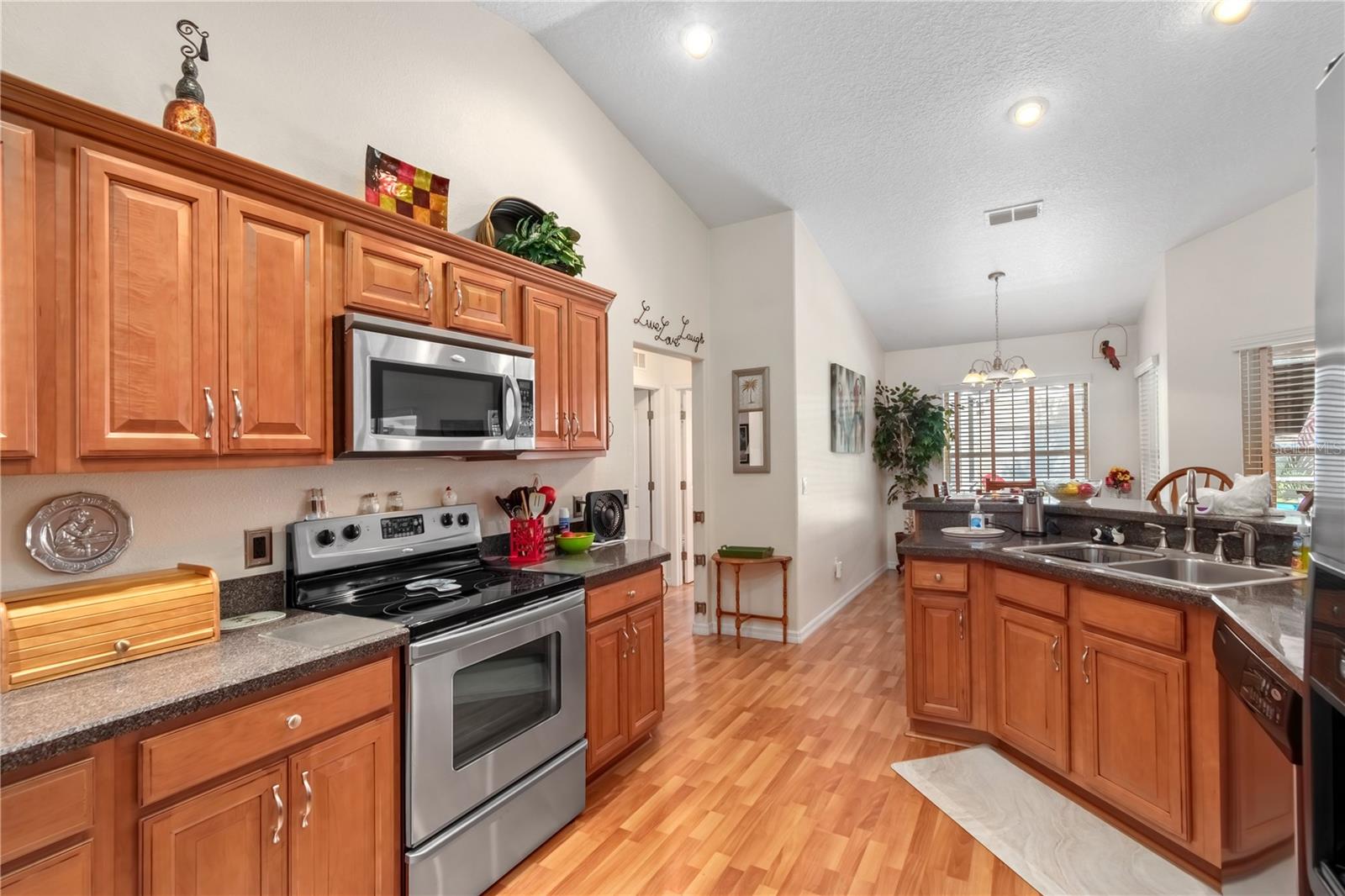 CRYSTAL MANOR - Residential