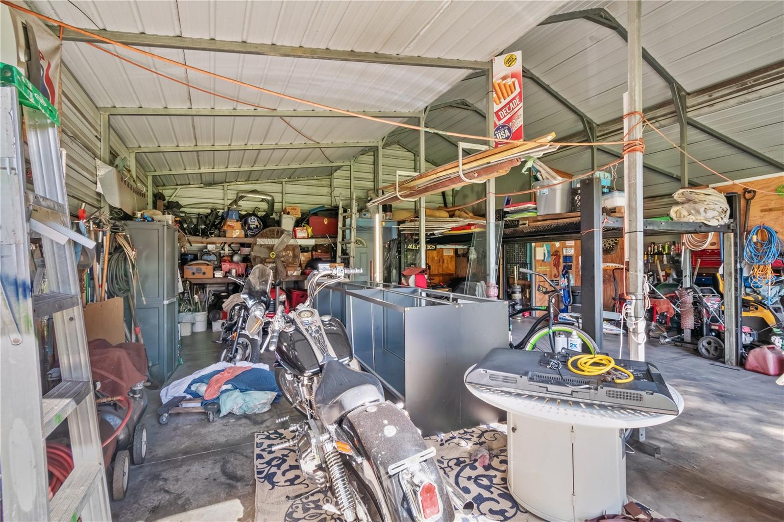 CRYSTAL MANOR - Residential