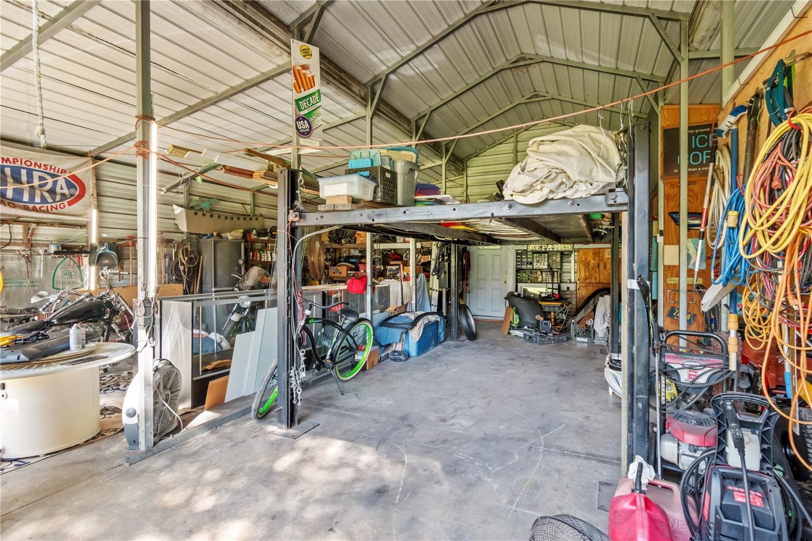 CRYSTAL MANOR - Residential