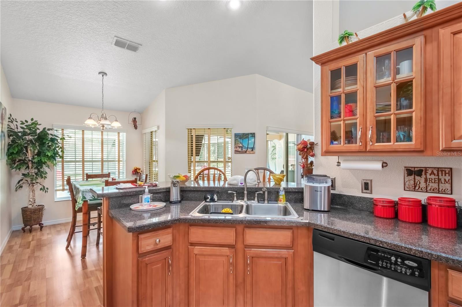 CRYSTAL MANOR - Residential