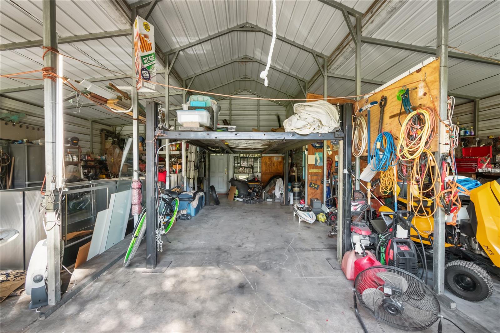 CRYSTAL MANOR - Residential