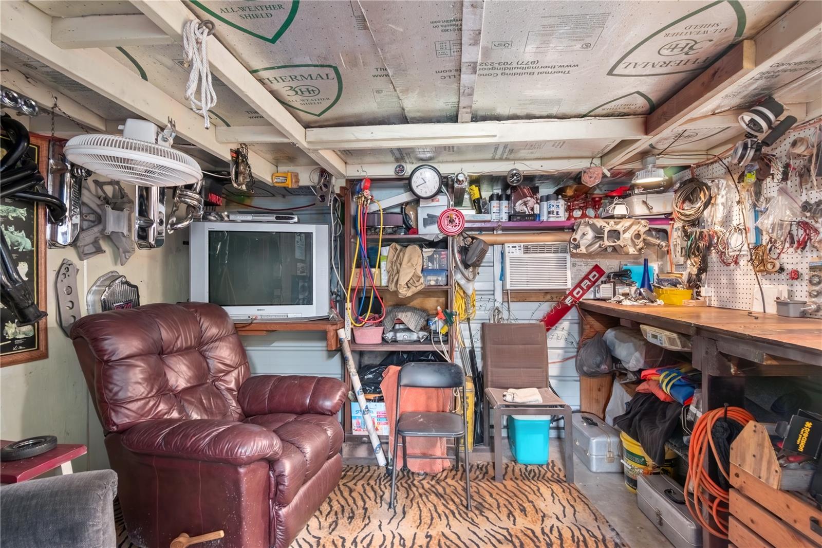 CRYSTAL MANOR - Residential