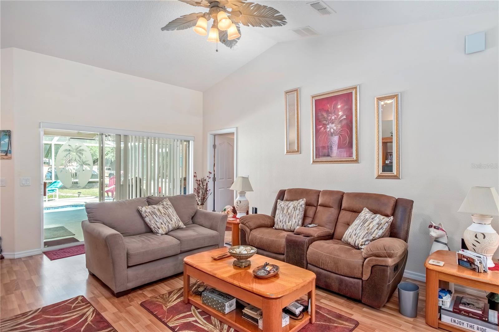 CRYSTAL MANOR - Residential