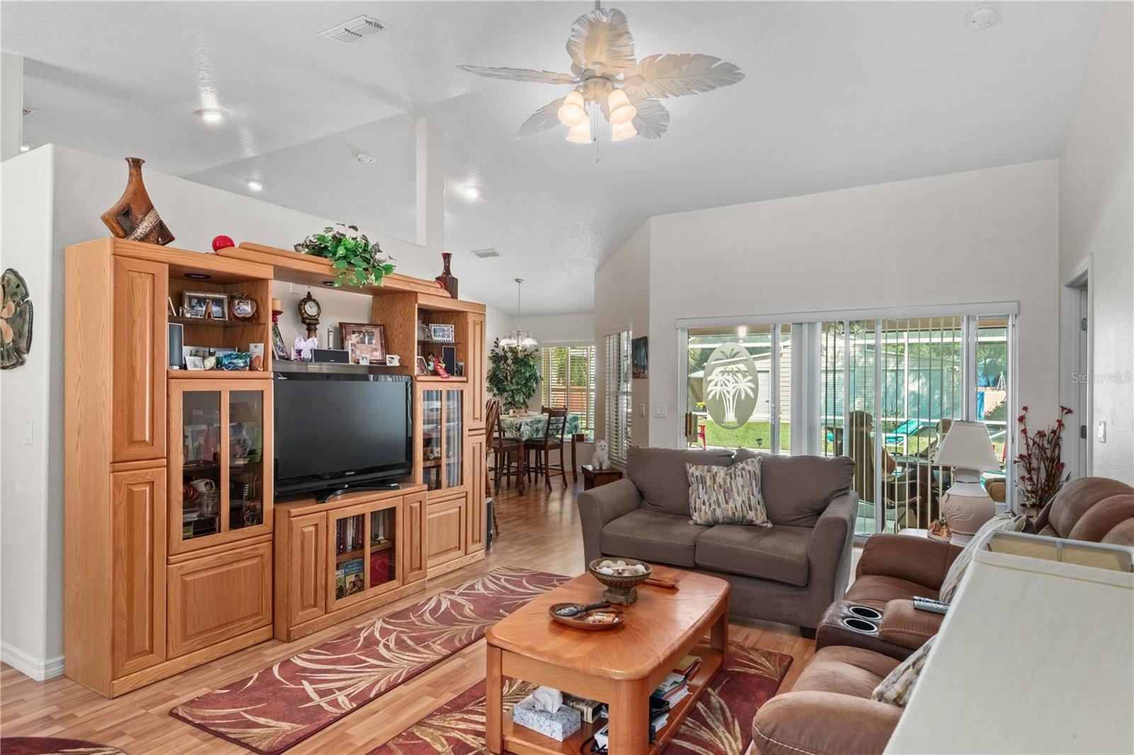 CRYSTAL MANOR - Residential