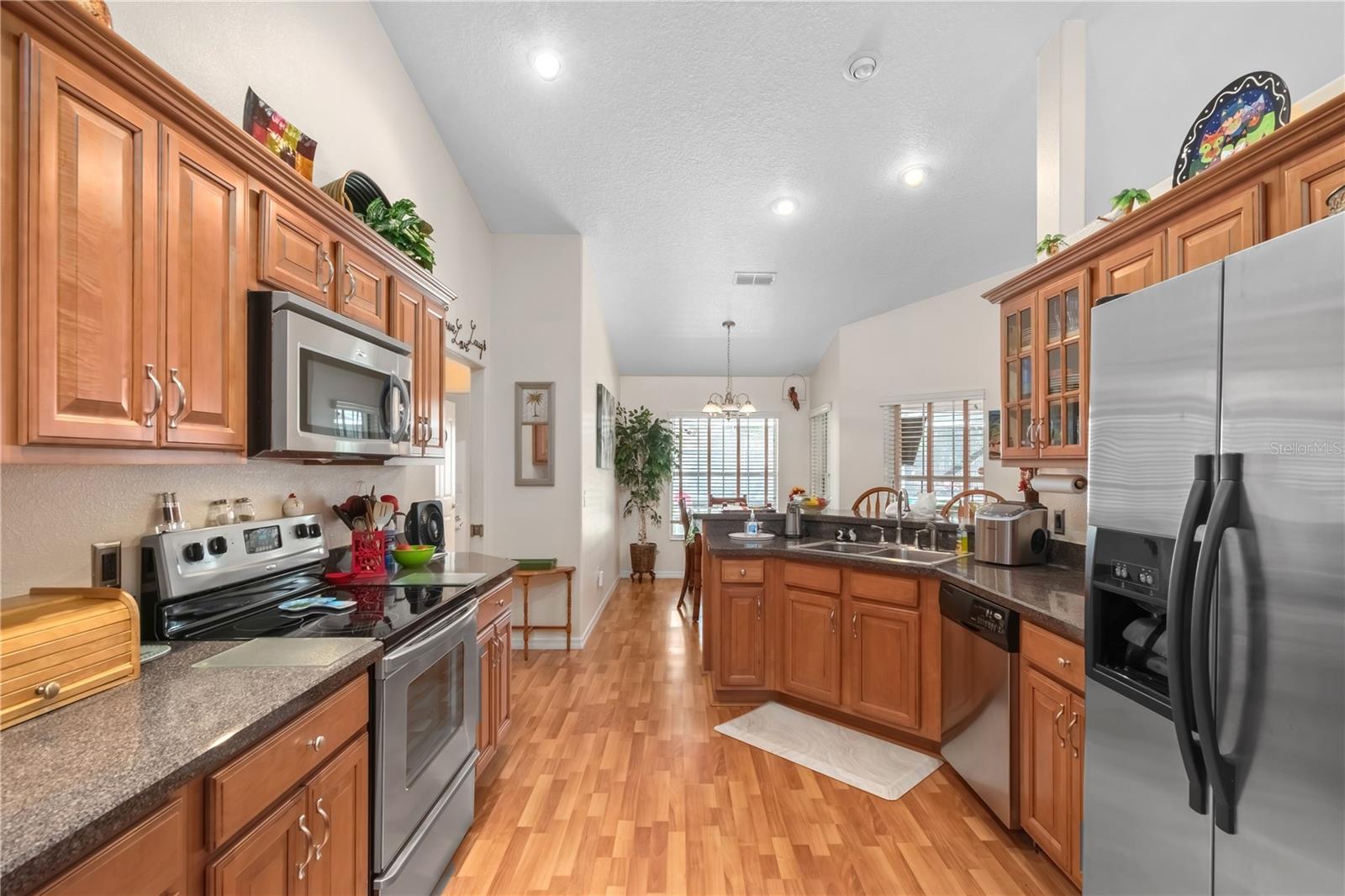 CRYSTAL MANOR - Residential