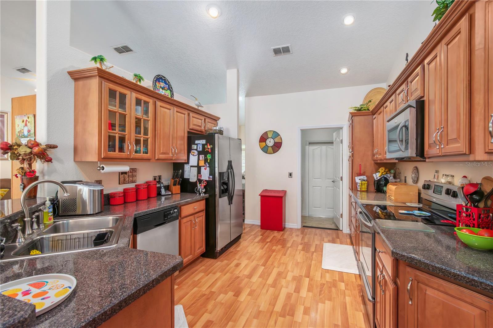 CRYSTAL MANOR - Residential