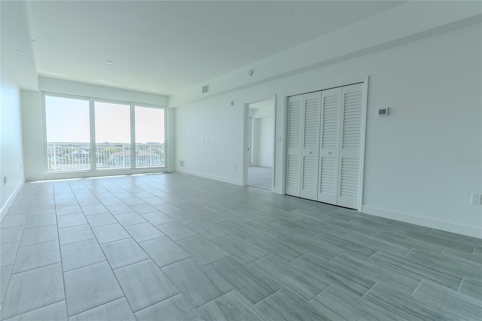 DOLPHIN HARBOUR CONDO - Residential