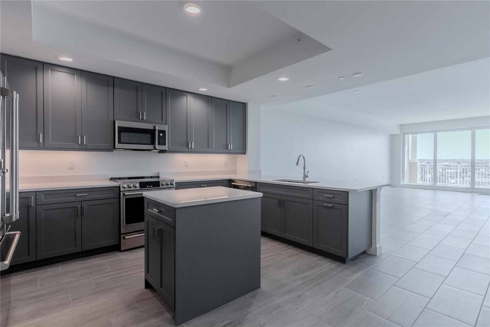 DOLPHIN HARBOUR CONDO - Residential