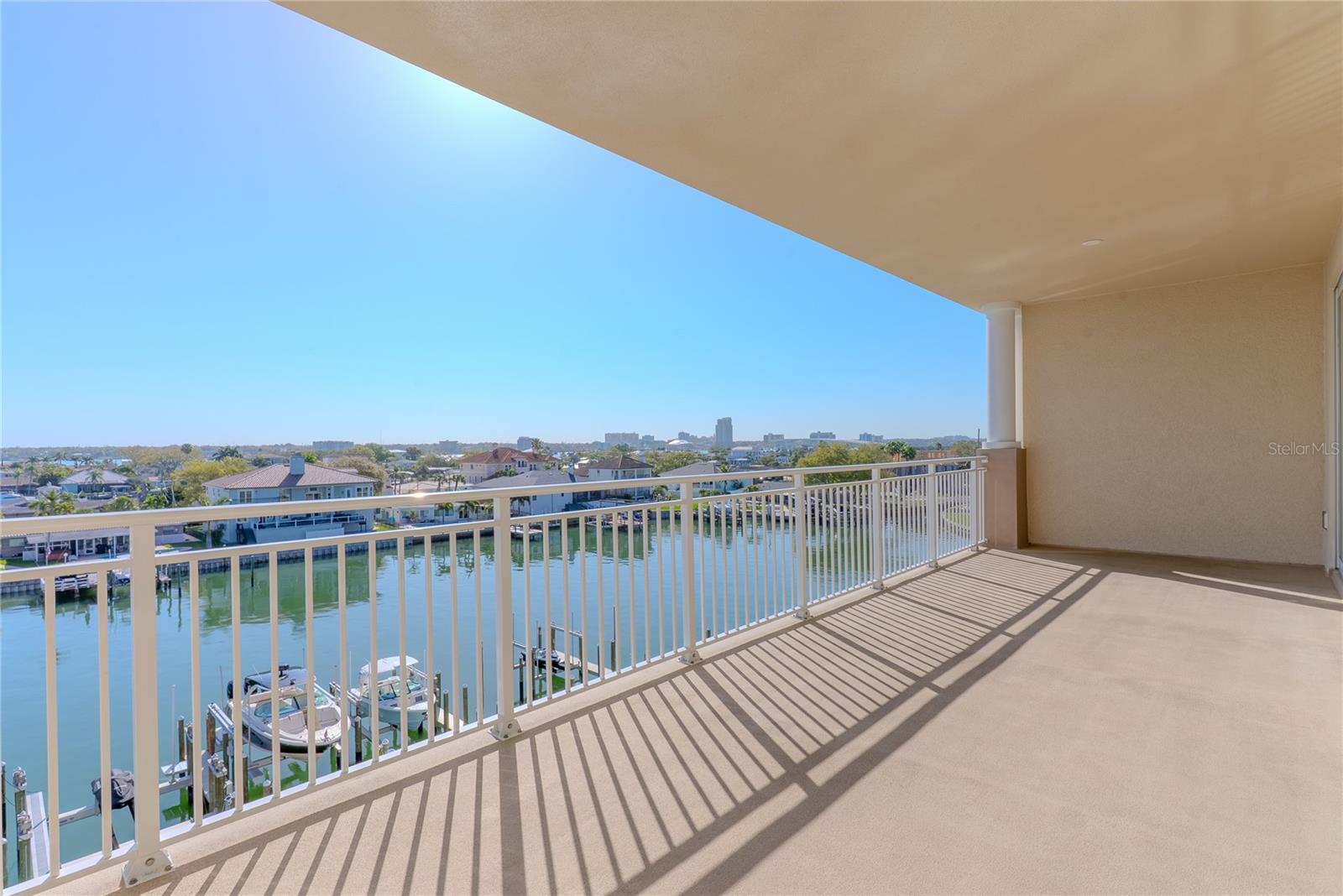 DOLPHIN HARBOUR CONDO - Residential