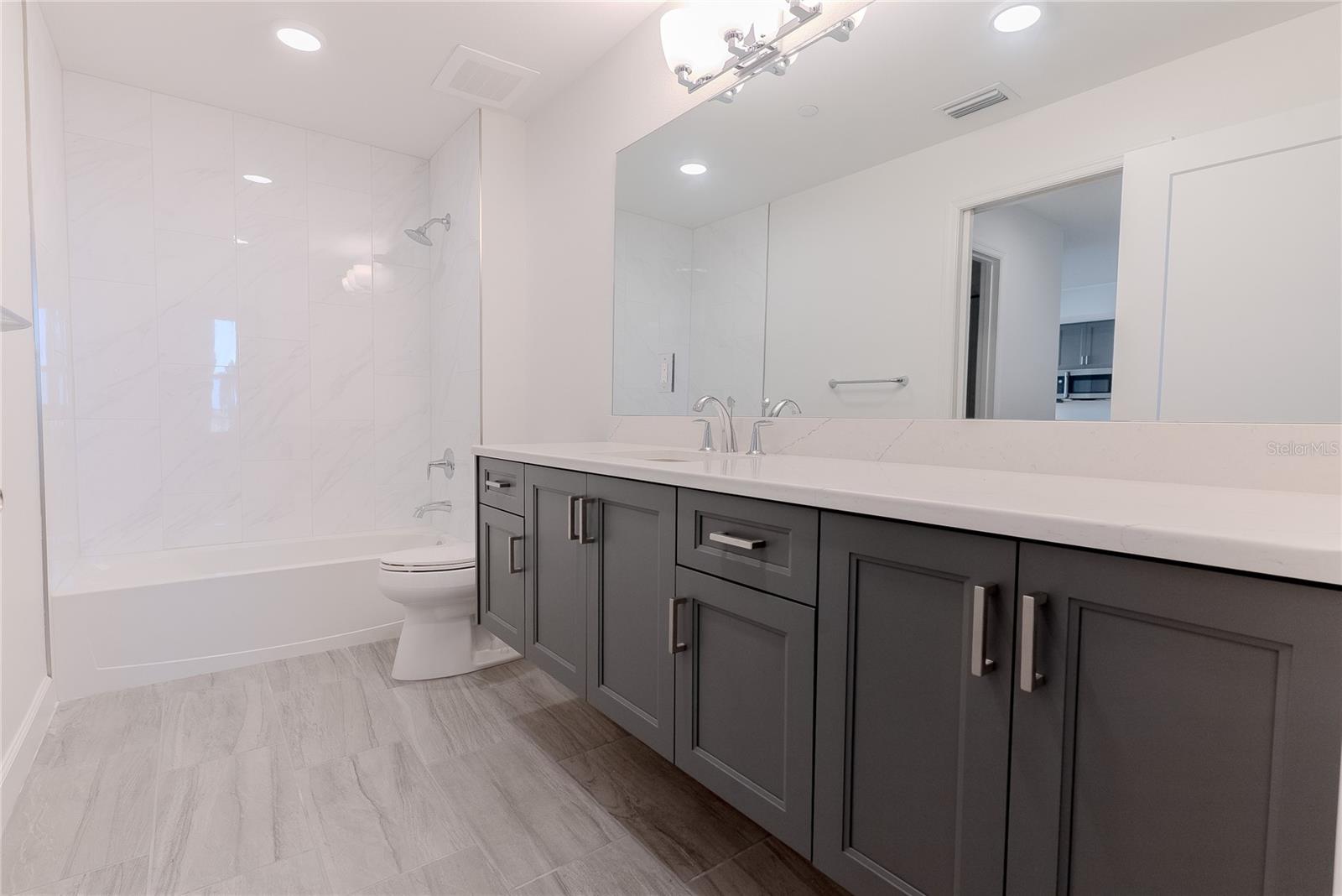 DOLPHIN HARBOUR CONDO - Residential