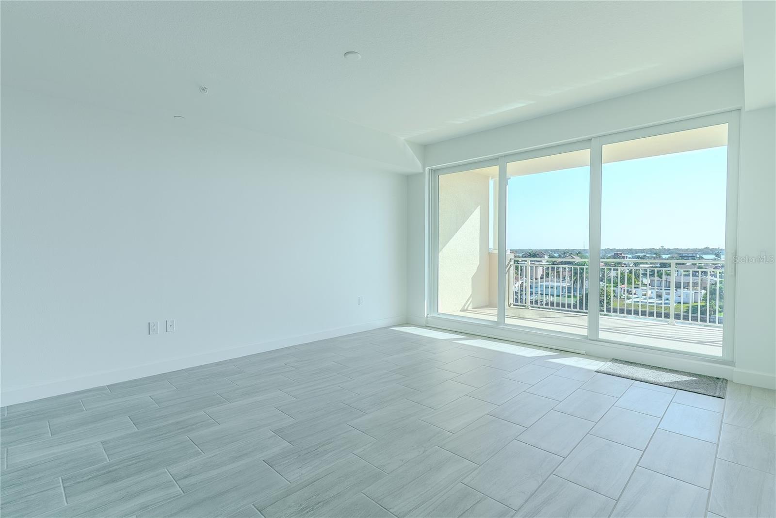 DOLPHIN HARBOUR CONDO - Residential