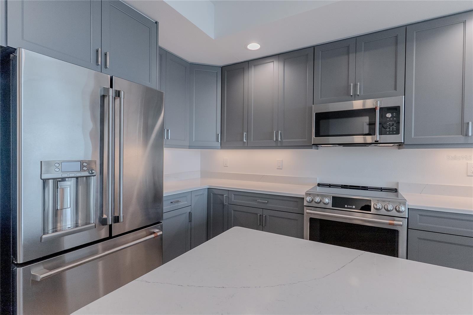 DOLPHIN HARBOUR CONDO - Residential