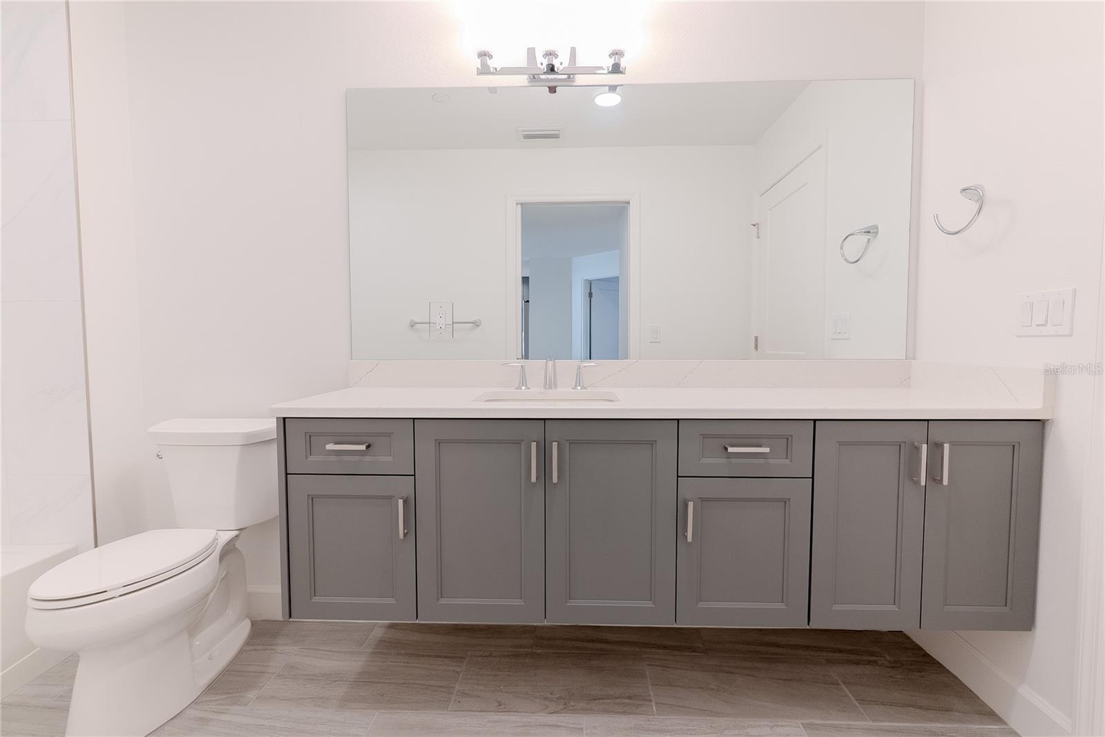 DOLPHIN HARBOUR CONDO - Residential