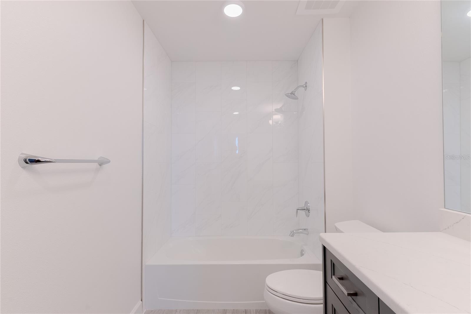 DOLPHIN HARBOUR CONDO - Residential