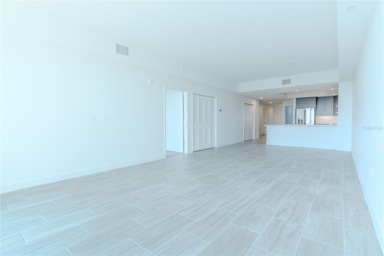 DOLPHIN HARBOUR CONDO - Residential