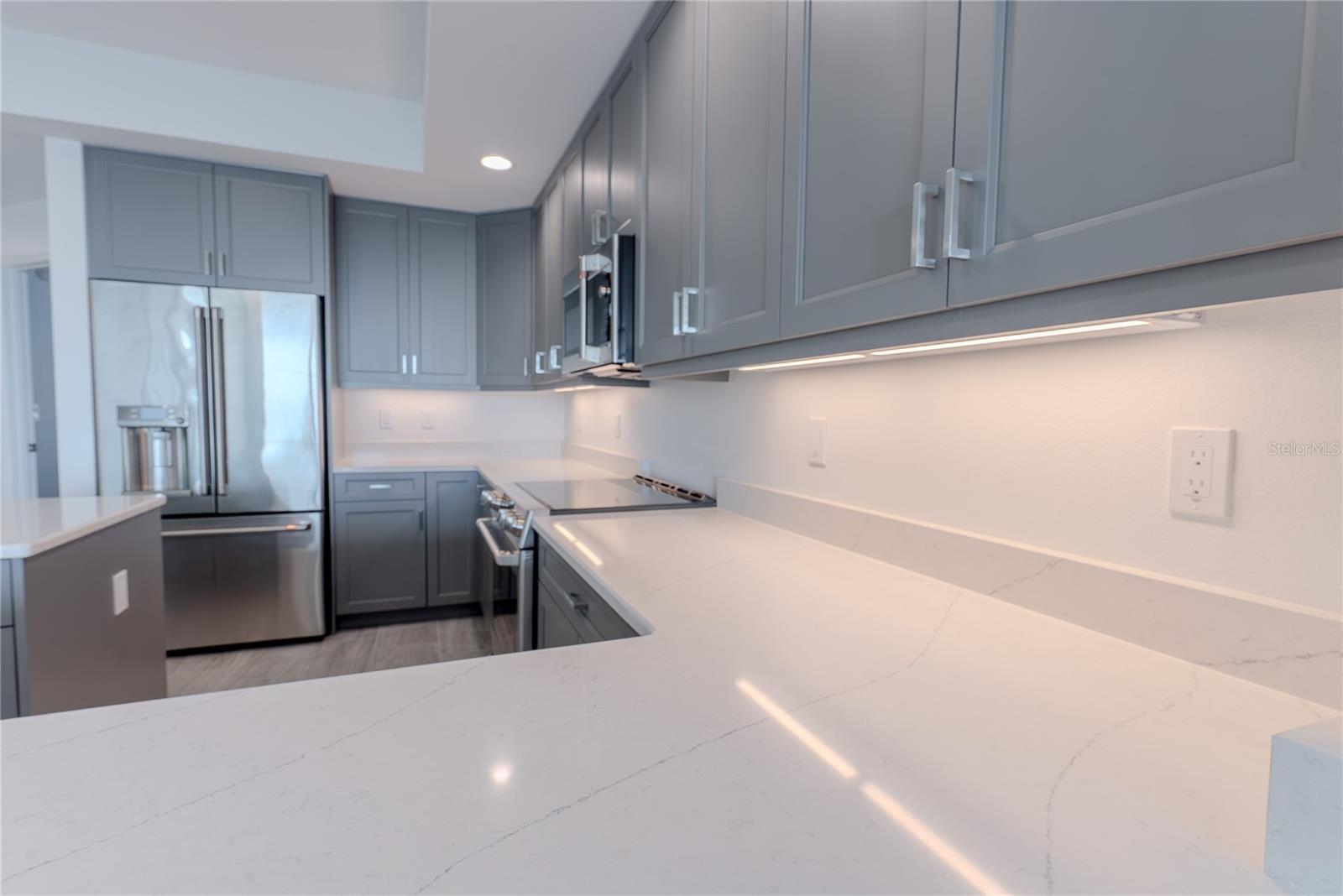 DOLPHIN HARBOUR CONDO - Residential