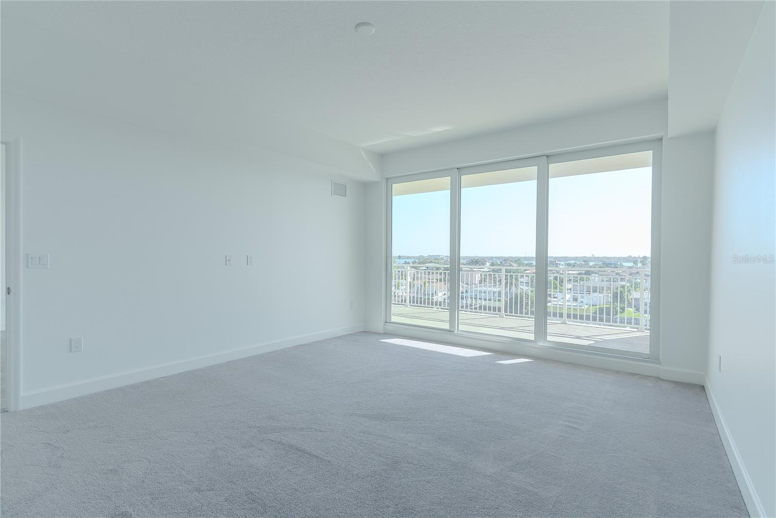 DOLPHIN HARBOUR CONDO - Residential