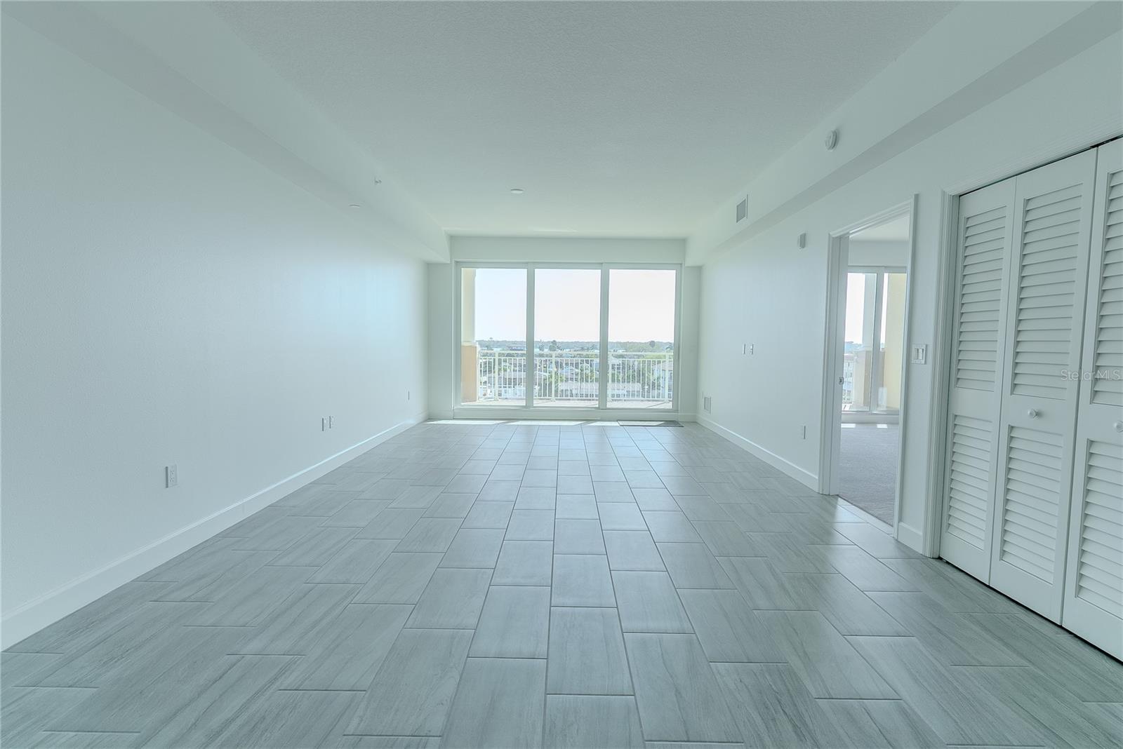 DOLPHIN HARBOUR CONDO - Residential