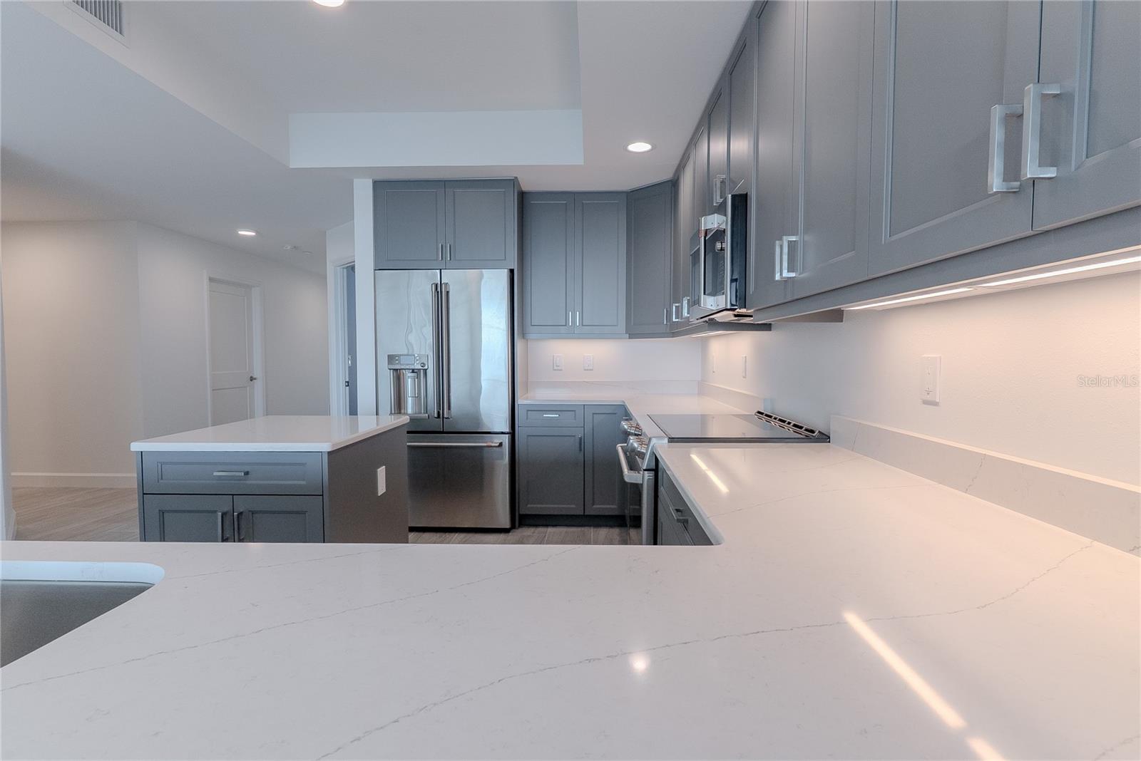 DOLPHIN HARBOUR CONDO - Residential