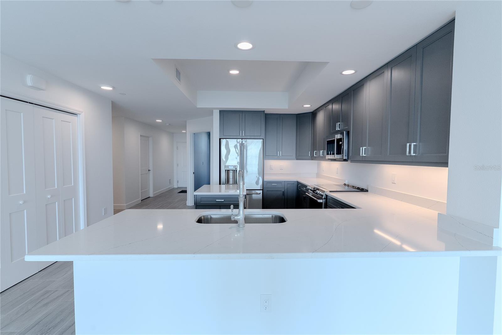 DOLPHIN HARBOUR CONDO - Residential