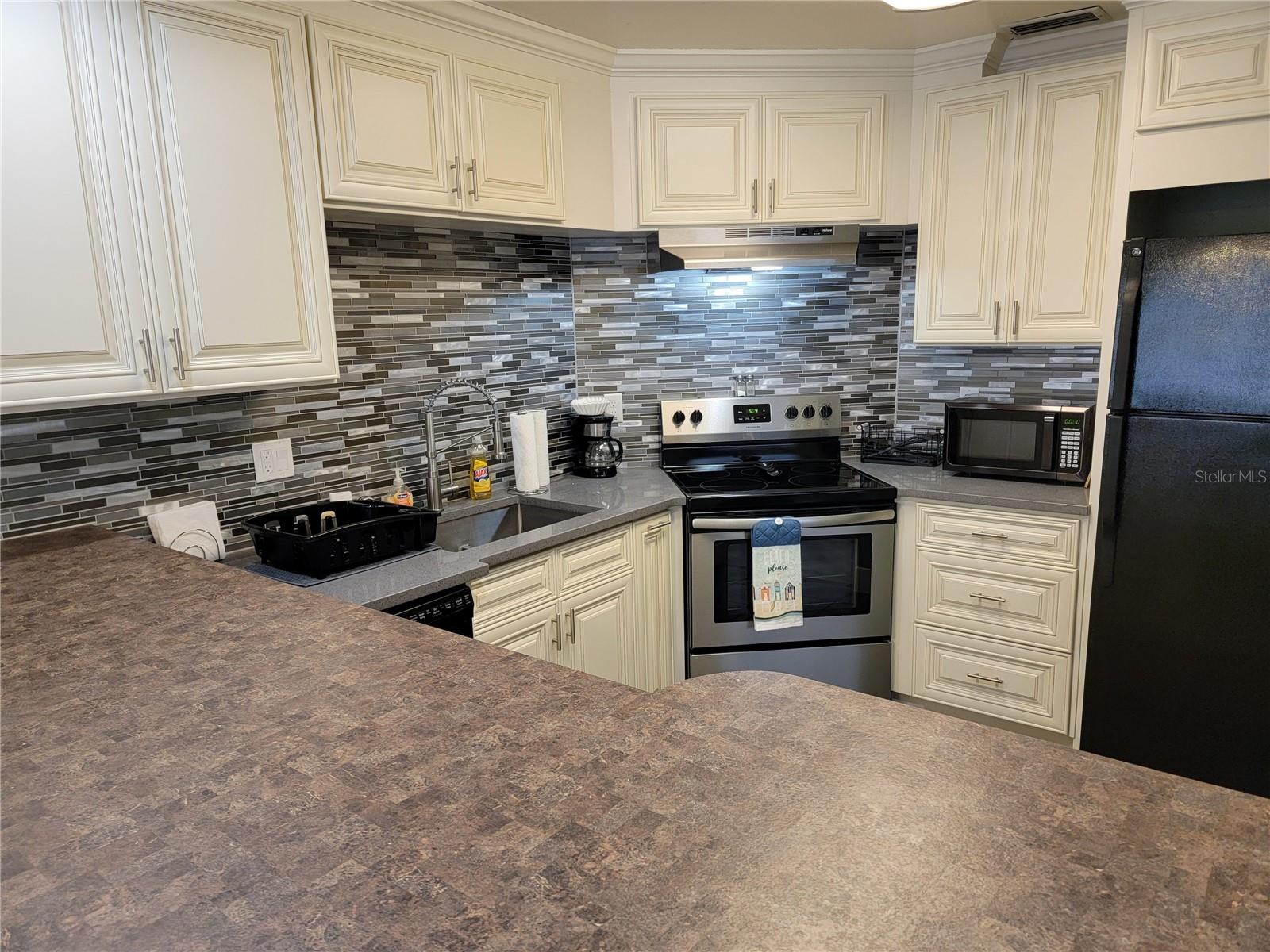 WANDER RESIDENCES OF TIERRA VERDE - Residential Lease