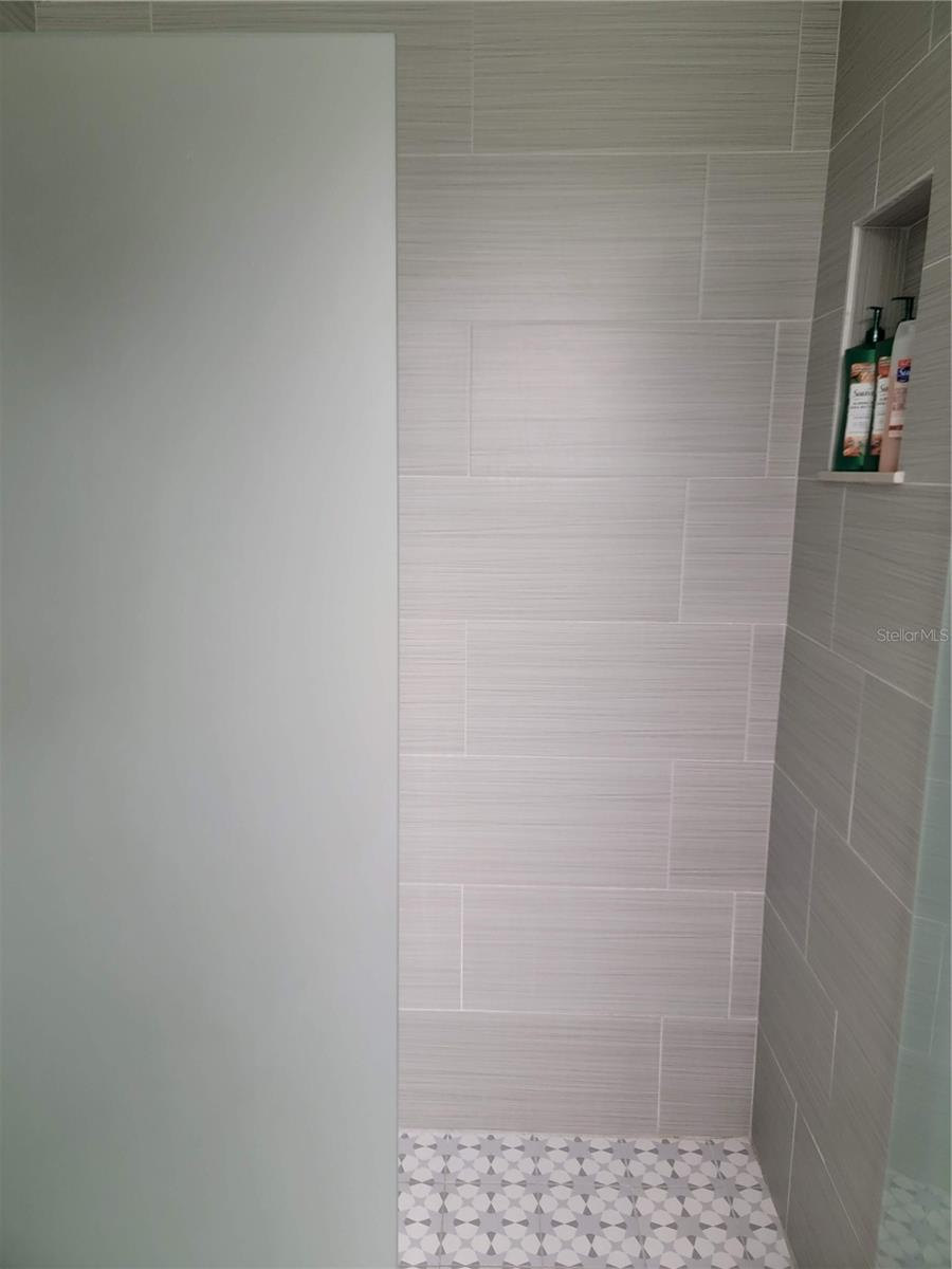 WANDER RESIDENCES OF TIERRA VERDE - Residential Lease