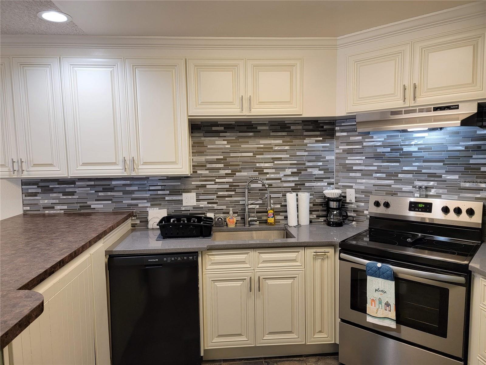 WANDER RESIDENCES OF TIERRA VERDE - Residential Lease