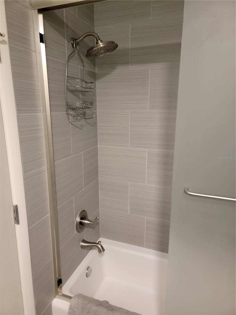 WANDER RESIDENCES OF TIERRA VERDE - Residential Lease