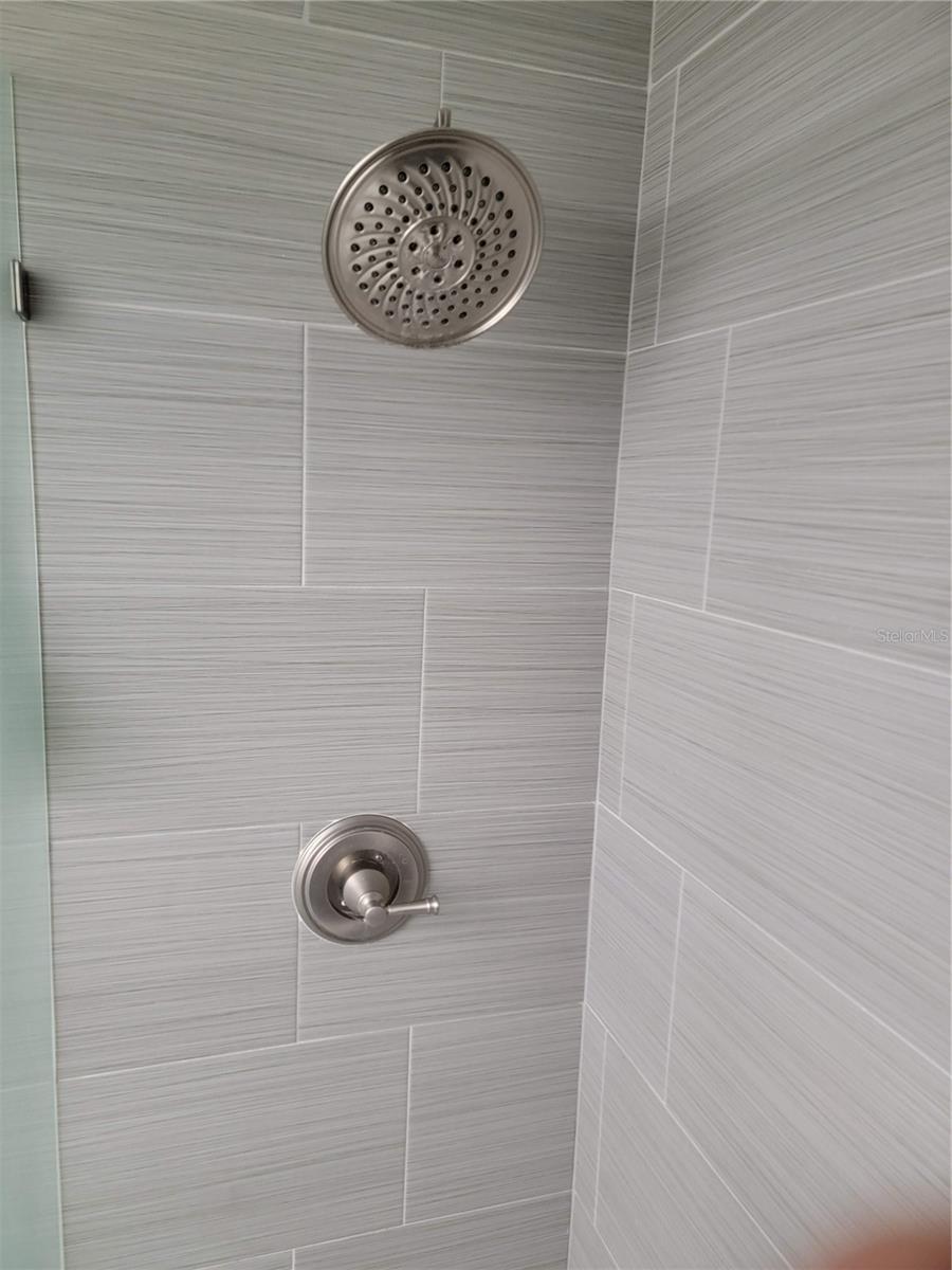 WANDER RESIDENCES OF TIERRA VERDE - Residential Lease