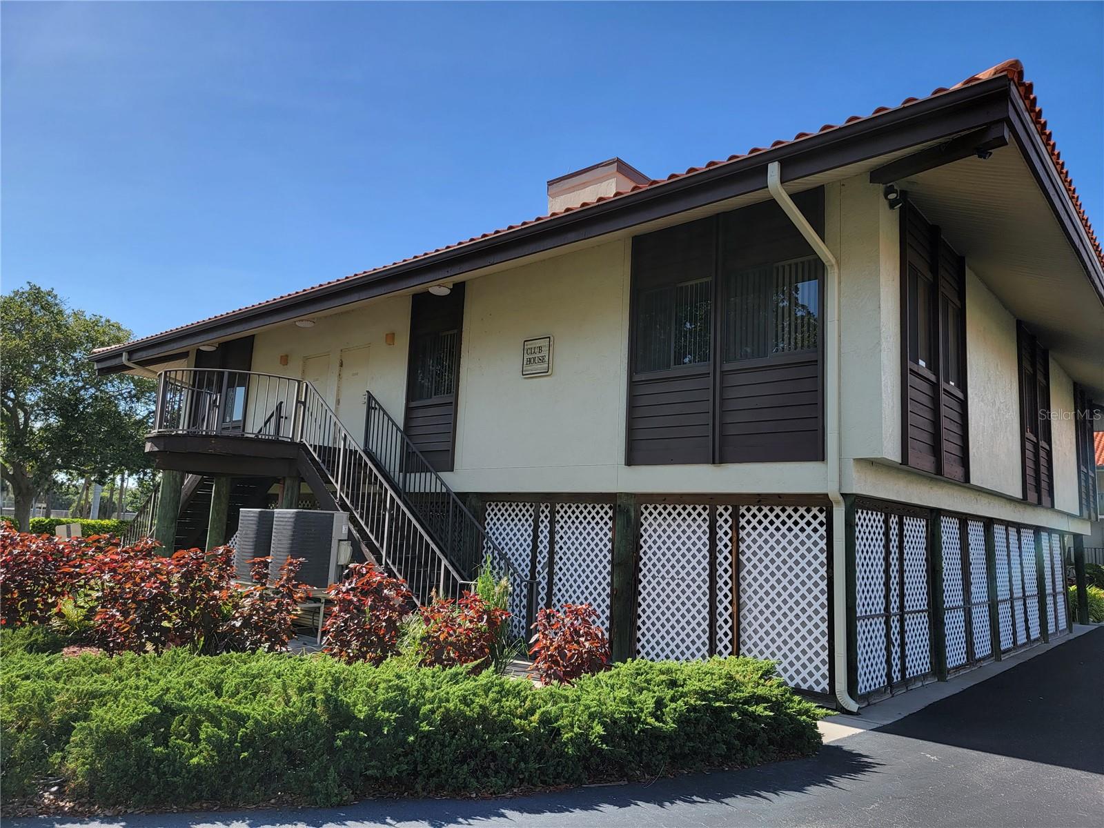 WANDER RESIDENCES OF TIERRA VERDE - Residential Lease