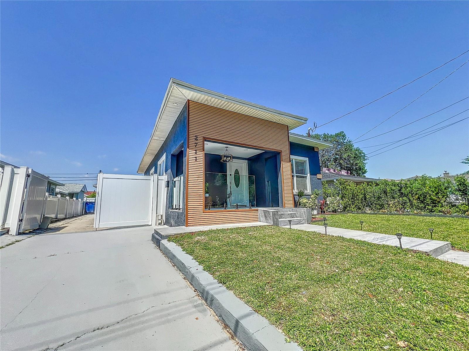 2711 W CORDELIA STREET