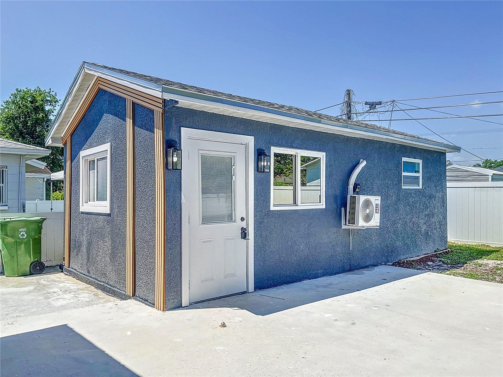 2711 W CORDELIA STREET