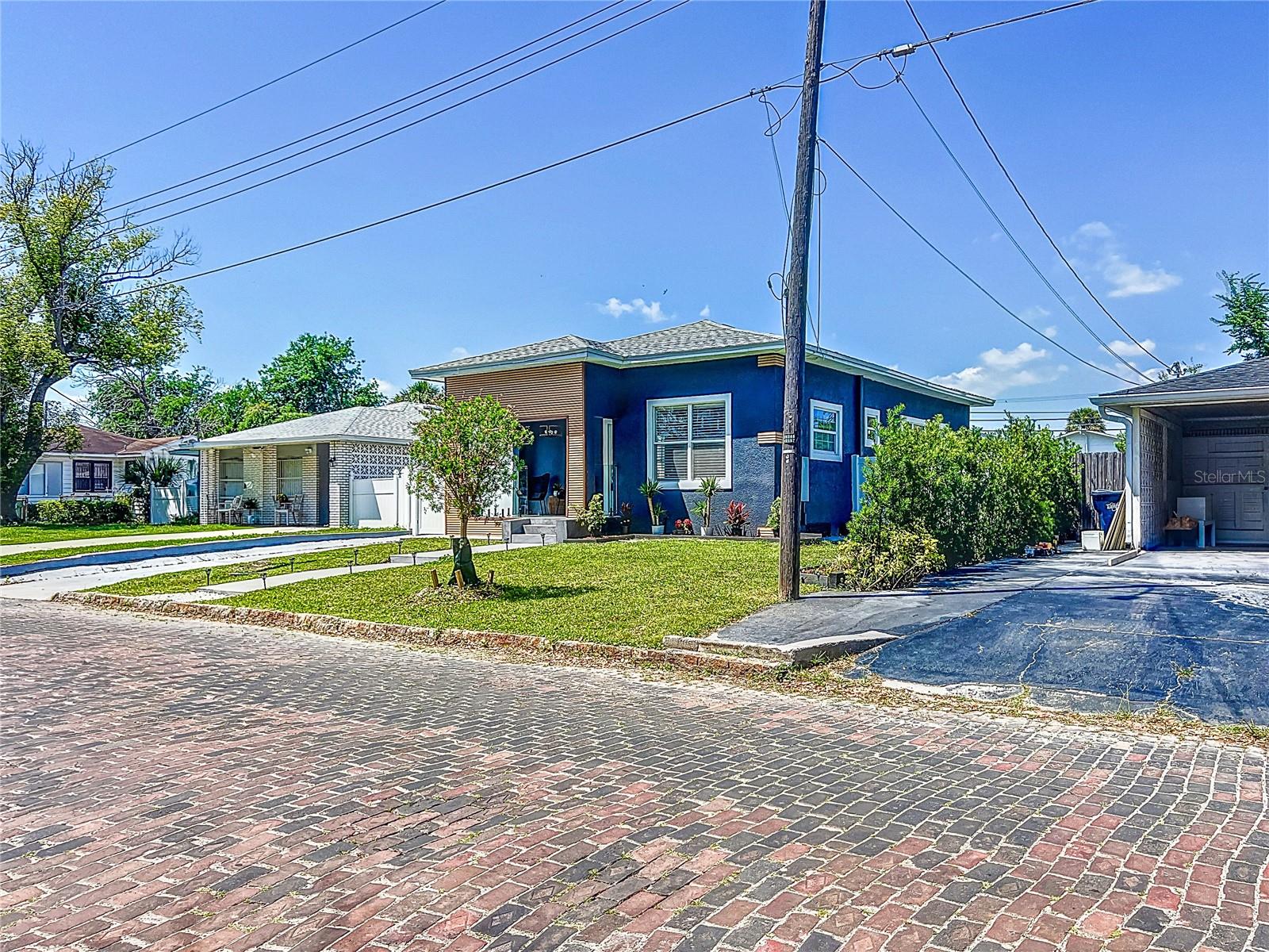 2711 W CORDELIA STREET