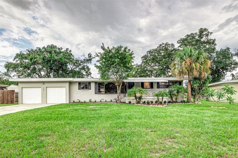 A home in LAKELAND