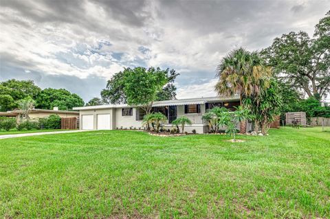 A home in LAKELAND