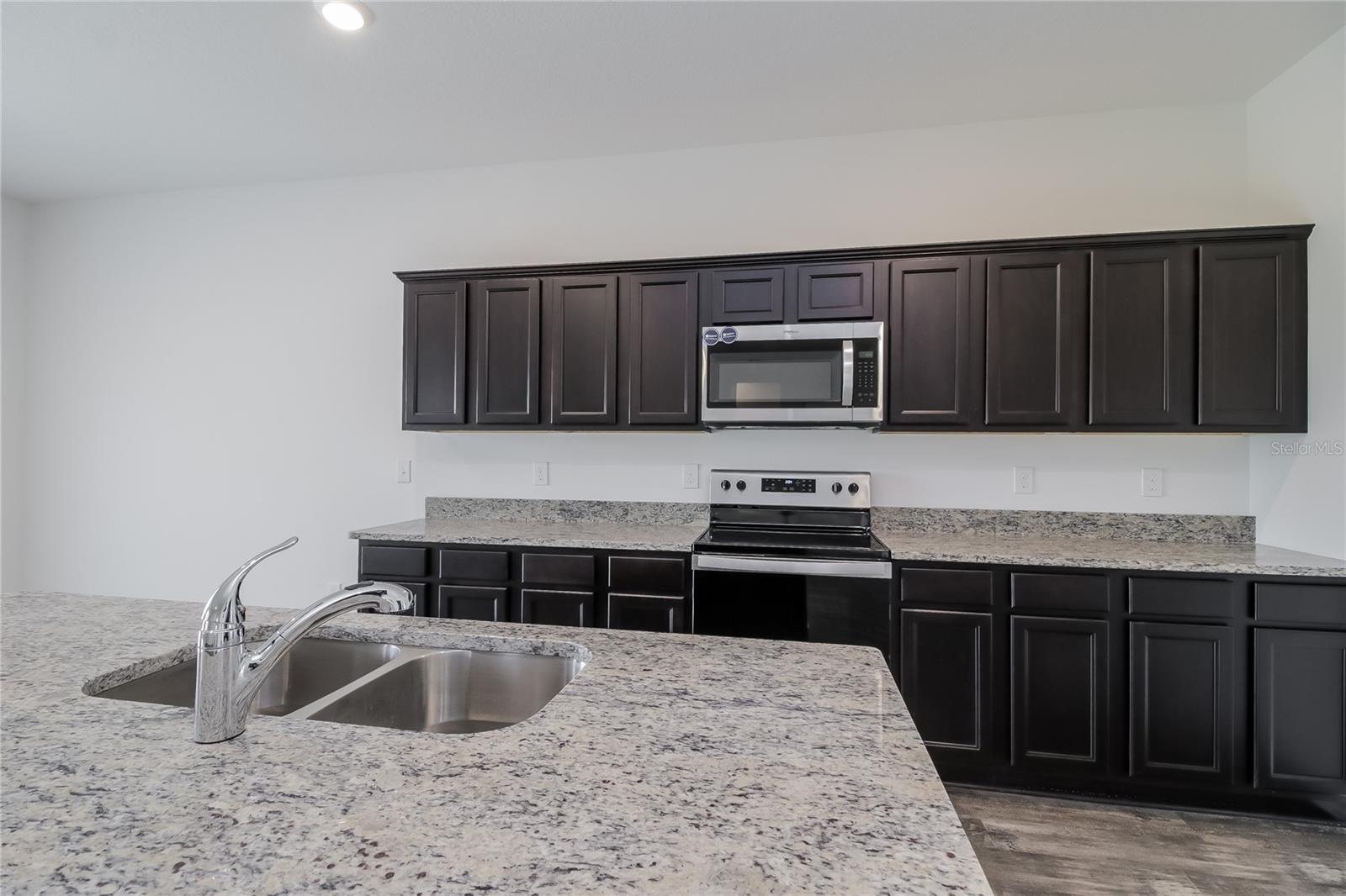 HIDDEN LAKE PRESERVE - Residential Lease