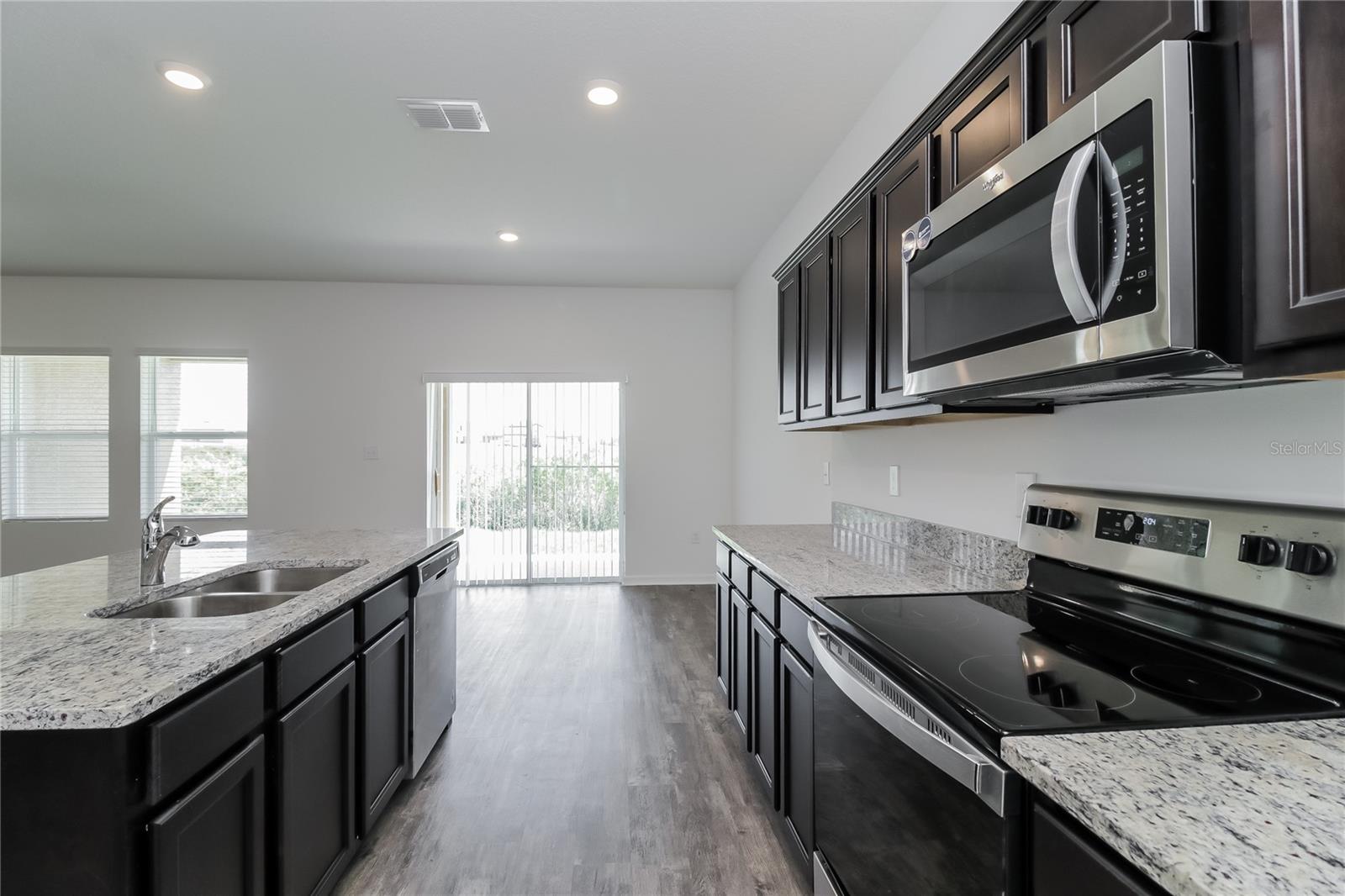 HIDDEN LAKE PRESERVE - Residential Lease