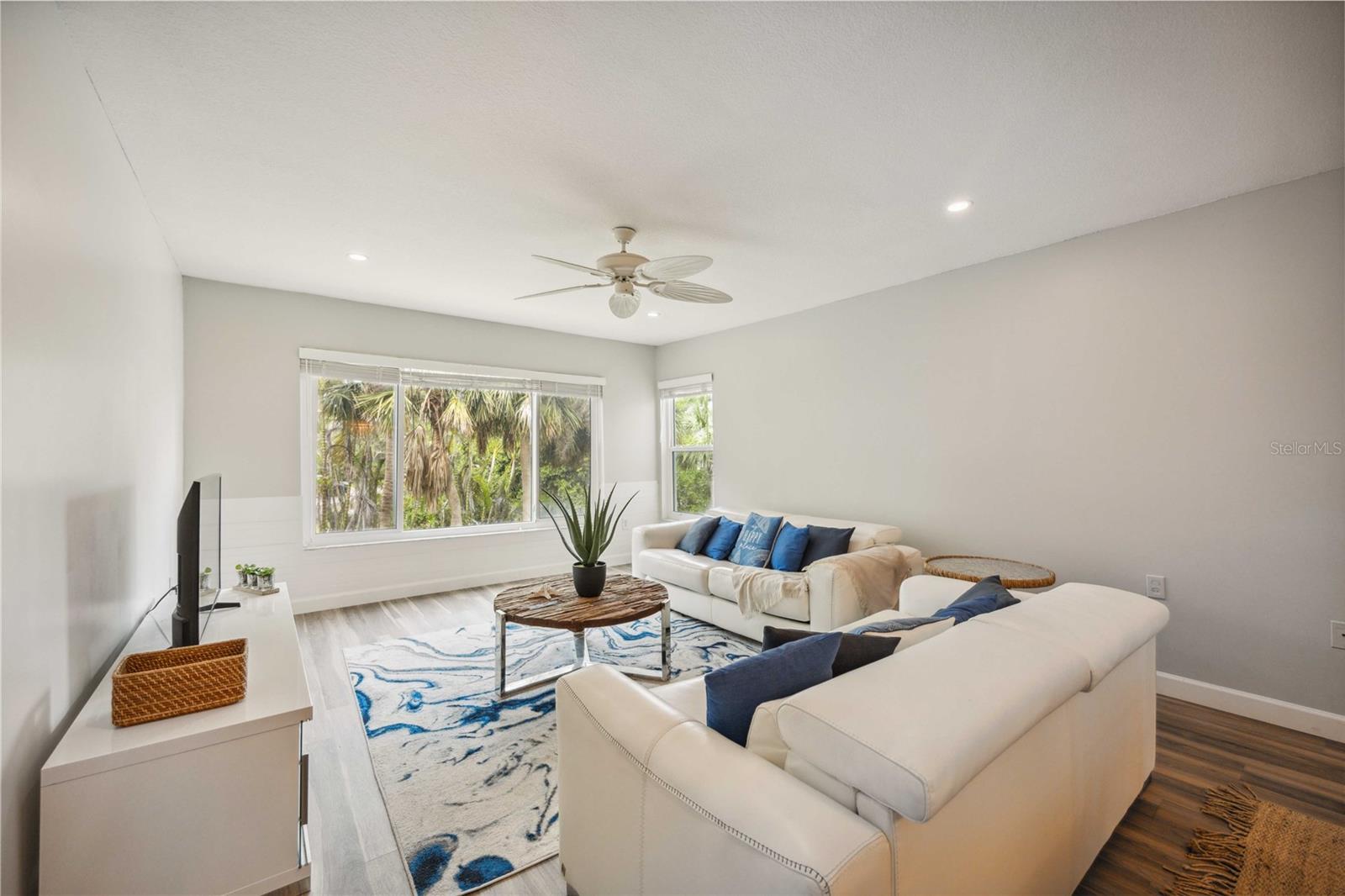 LONGBOAT ARMS - Residential