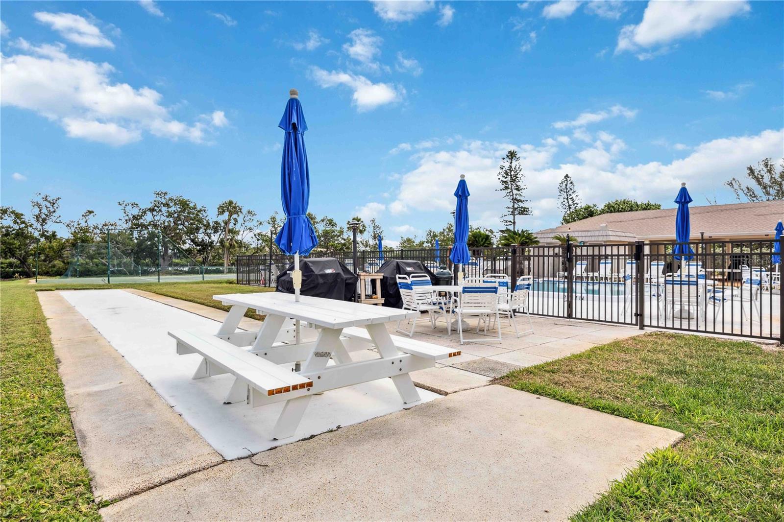 LONGBOAT ARMS - Residential