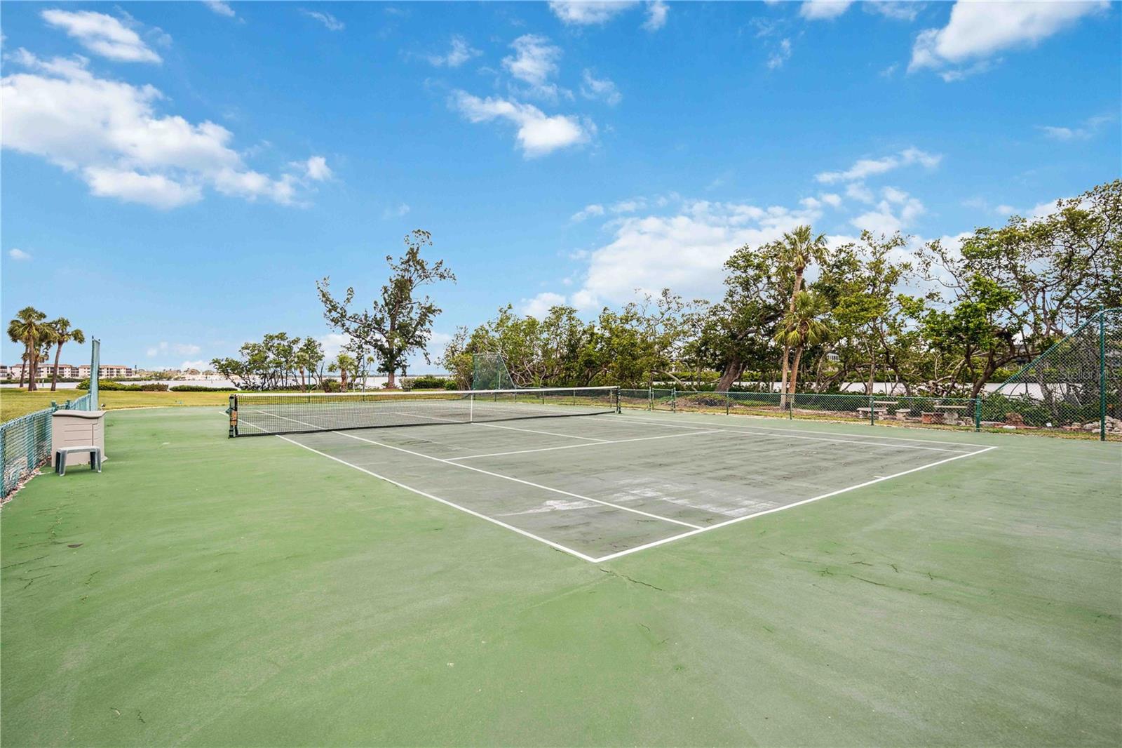 LONGBOAT ARMS - Residential