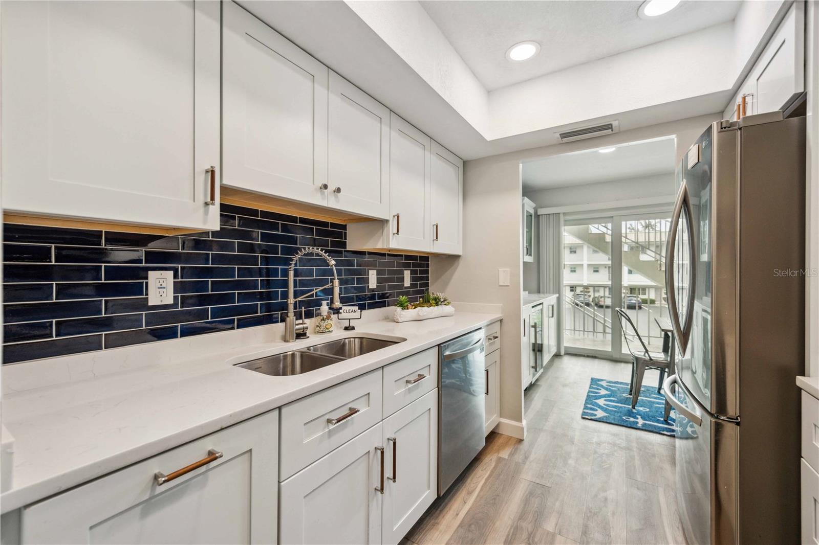 LONGBOAT ARMS - Residential